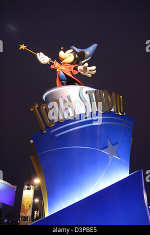 La statua di Mickey Mouse come apprendista stregone - la Toon Studios e Walt Disney Studios Park, Disneyland Paris Foto Stock