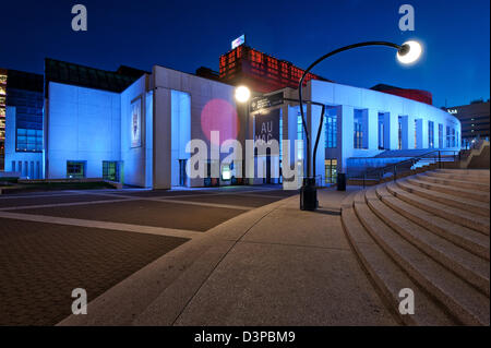 Il museo di arte contemporanea, Musée d'art contemporain, Quartier des occhiali, Place des Arts, il centro cittadino di Montreal, Quebec, Canada Foto Stock