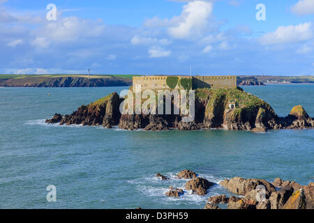 Thorn isola a ovest della baia di angolo Milford Haven idrovia Pembrokeshire Wales Foto Stock