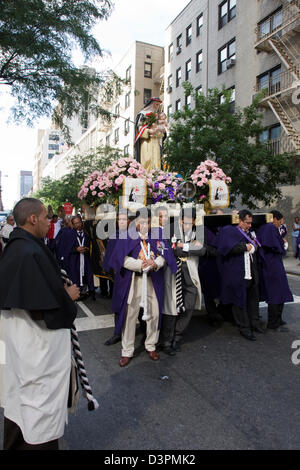 Annuale di Santa Rosa de Lima Estados Unidos EEUU processione in New York Foto Stock