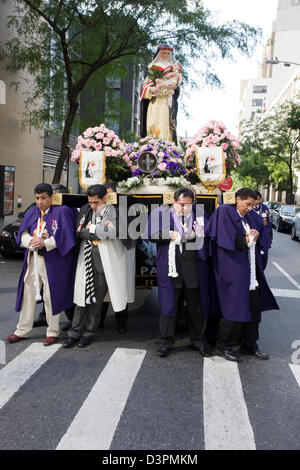 Annuale di Santa Rosa de Lima Estados Unidos EEUU processione in New York Foto Stock