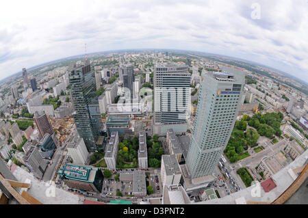 Rondo 1 edificio (sinistra), Varsavia Centro Finanziario (medio), InterContinental (a destra), Varsavia, Polonia visto da Zlota 44 building Foto Stock