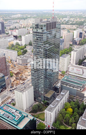 Rondo 1 Edificio per uffici in corrispondenza di Rondo Onz (Nazioni Unite rotonda) a Varsavia, Polonia - Vista dal Zlota 44 building Foto Stock