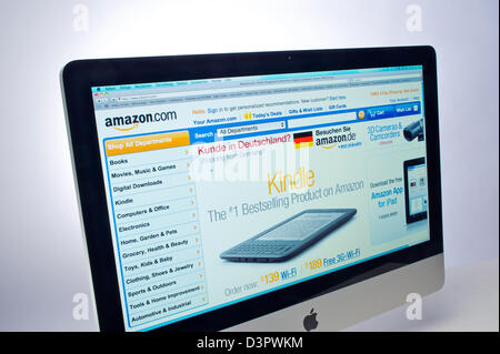 Amburgo, Germania, amazon sito web su un computer Apple iMac Foto Stock