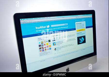 Amburgo, Germania, twitter sito web su un computer Apple iMac Foto Stock