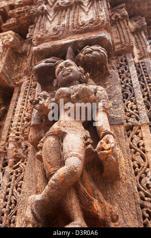 Dettagli di una statua di un tempio, Konark Sun tempio, Puri, Orissa, India Foto Stock