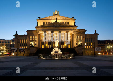 Berlino, Germania, la Konzerthaus am Gendarmenmarkt di sera Foto Stock