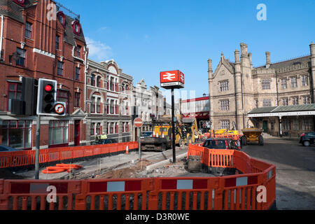 Lavori in corso al di fuori di Shrewsbury il treno British Rail Station Shropshire England Regno Unito Foto Stock
