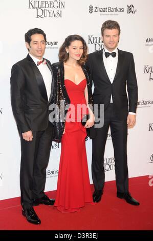 Berlino, Germania. Il 22 febbraio 2013. Kivanc Tatlitug + Belcim Bilgin + Mert prima la farfalla's Dream - Kelebegin Rueyasi Premiere Kino Cinemaxx Potsdamer Platz Berlino 22.02.2013. Credito: dpa picture alliance / Alamy Live News Foto Stock