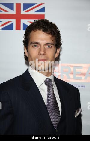 Los Angeles, Stati Uniti d'America. Il 22 febbraio 2013. Attore Henry Cavill arriva al grande British Film Reception presso British Console Generale della residenza a Los Angeles, Stati Uniti d'America, il 22 febbraio 2013. Foto: Hubert Boesl/dpa/Alamy Live News Foto Stock