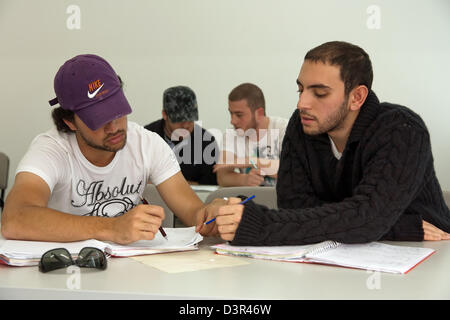 Girne, Repubblica Turca di Cipro del Nord, gli studenti di ingegneria all'università americana Foto Stock