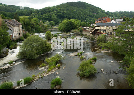 Nel Galles; CLWYD; LLANGOLLEN; il fiume Dee e Llangollen Railway Station Foto Stock