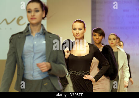 Poznan, Polonia, Modelli presente la collezione di TUWE Italia Foto Stock