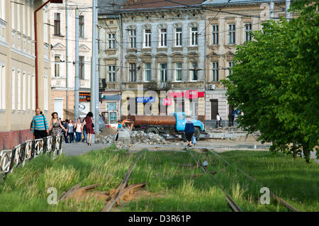 Lviv, Ucraina, del rinnovamento dei binari del tram Foto Stock