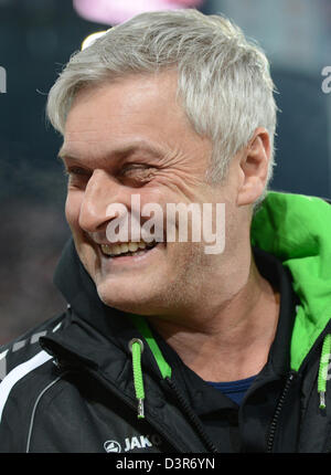 Freiburg, Germania. Il 22 febbraio 2013. Francoforte è capo allenatore Armin Veh dà un intervista prima Bundesliga partita di calcio tra SC e Friburgo Eintracht Frankfurt a Mage Solar Stadium di Friburgo, Germania, 22 febbraio 2013. Foto: Patrick Seeger/dpa/Alamy Live News Foto Stock