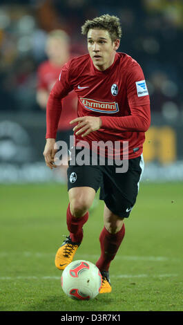 Freiburg, Germania. Il 22 febbraio 2013. Freiburg's Oliver Sorg gioca la palla durante la Bundesliga partita di calcio tra SC e Friburgo Eintracht Frankfurt a Mage Solar Stadium di Friburgo, Germania, 22 febbraio 2013. Foto: Patrick Seeger/dpa/Alamy Live News Foto Stock