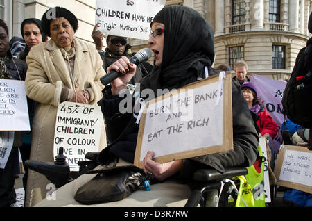 Disabilità gruppo protestando ultime finanziamenti e beneficio tagli Foto Stock