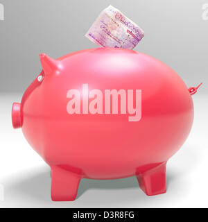 Denaro che entra Piggybank Mostra salvataggio di redditi e salari Foto Stock