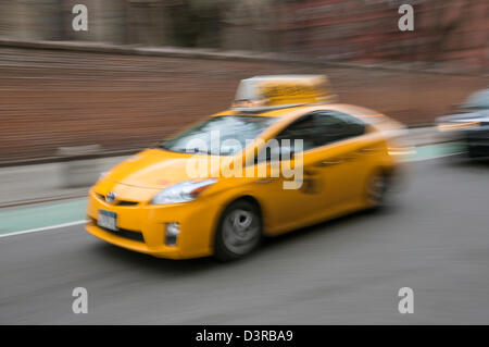 Nuovo ibrido taxi nella città di New York, un taxi giallo Foto Stock