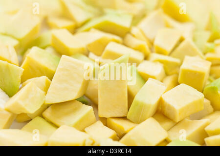 Pezzi di avocado full frame closeup Foto Stock