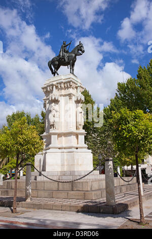 Monumento al re san ferdinando a piazza nuova (spagnolo: Plaza Nueva) a Siviglia in Spagna. Foto Stock