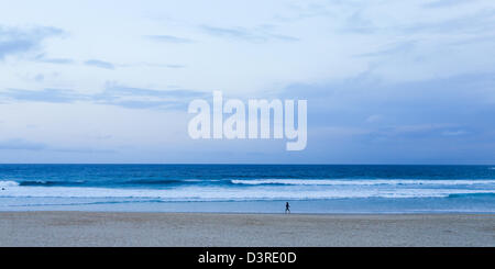 Lonely turistico a Bondi Beach, Sydney Foto Stock