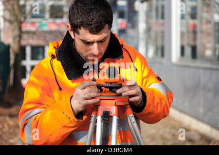 Berlino, Germania, lavorando con il livellamento Foto Stock