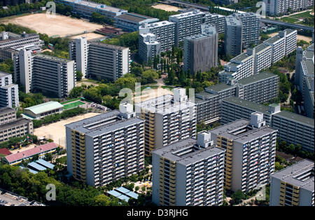Vista aerea di Osaka's Sakishima Nanko isola area con alto edificio di appartamenti e condomini costruito su terreni bonificati. Foto Stock