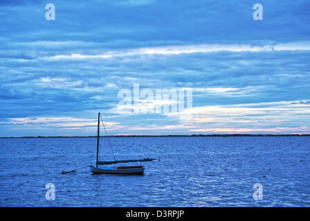 Barca a vela in porto Madaket, Nantucket Island, MA Foto Stock