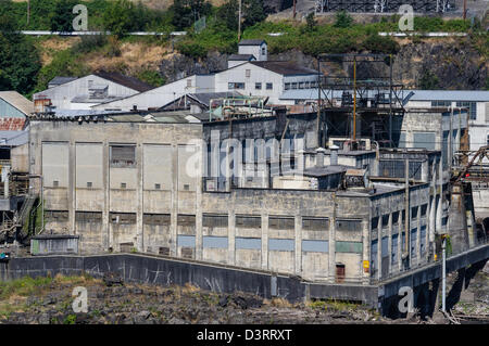 Area industriale sul fiume Williamette vicino Williamette cade. Oregon City, Oregon, Stati Uniti d'America Foto Stock