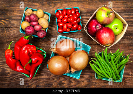 Nuovo mercato degli agricoltori di frutta e di ortaggi da sopra Foto Stock
