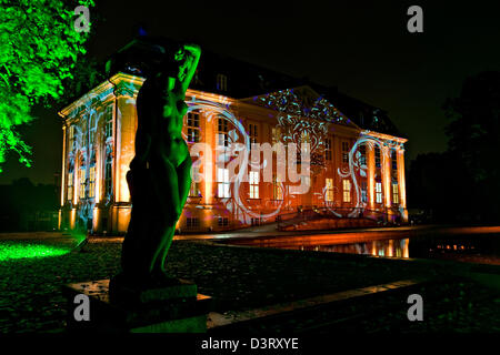 Berlino, Germania, gli illuminati Friedrichsfelde Palace durante la festa delle luci 2010 Foto Stock