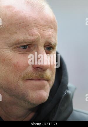 Monaco di Baviera, Germania. Il 23 febbraio, 2013. Brema's head coach Thomas Schaaf visto prima Bundesliga soccer match tra FC Bayern Monaco e SV Werder Bremen a stadio Allianz Arena di Monaco di Baviera, Germania, il 23 febbraio 2013. Foto: ANDREAS GEBERT/dpa/Alamy Live News Foto Stock