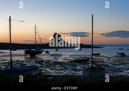 Alba sul Santo Isola di Lindisfarne vicino a Berwick-upon-Tweed, Northumberland Foto Stock