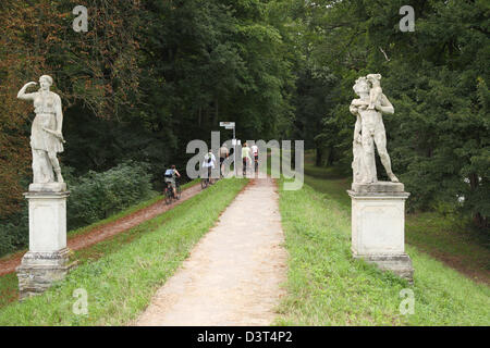 Dessau, Germania, i ciclisti sulla Fuerst-Franz-cycle Foto Stock