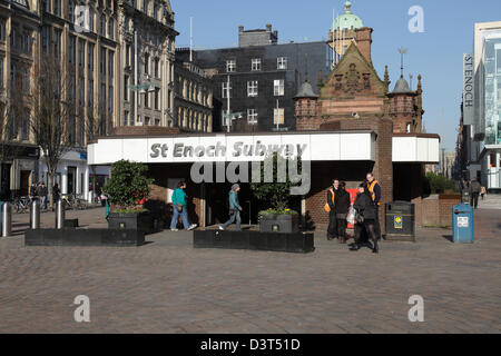 Il vecchio, ora sostituito, ingresso alla stazione della metropolitana St Enoch nel centro di Glasgow, Scozia, Regno Unito Foto Stock