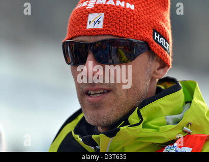 FIS - Direttore di gara di combinata nordica, Lasse Ottesen, orologi La combinata nordica la concorrenza della squadra della nordica di Campionati Mondiali di Sci in Val di Fiemme, Italia, 24 febbraio 2013. Foto: Hendrik Schmidt/dpa +++(c) dpa - Bildfunk+++ Foto Stock