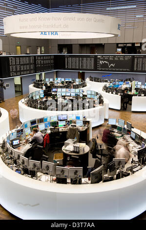 Frankfurt am Main, Germania, Aktienhaendler il trading floor della Borsa di Francoforte Foto Stock