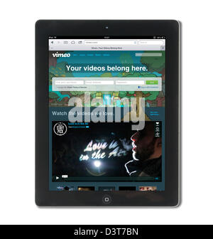 La condivisione di video di Vimeo sito web visualizzato su una quarta generazione di iPad Foto Stock