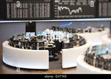 Frankfurt am Main, Germania, Aktienhaendler il trading floor della Borsa di Francoforte Foto Stock