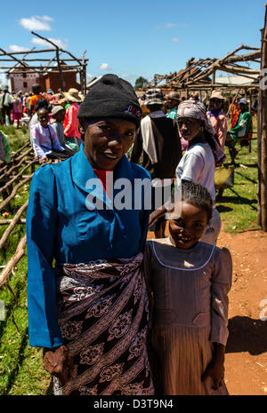 I popoli indigeni colorato mercato tradizionale Highland Madagascar Foto Stock