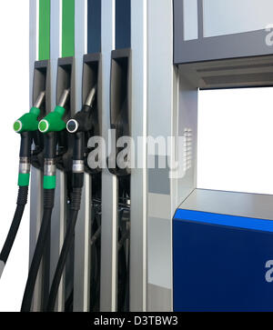 Gli ugelli di benzina alla stazione di benzina isolati su sfondo bianco Foto Stock