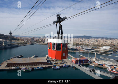 Barcelona, Spagna, la funivia corre tra il Port Vell e Montjuic Foto Stock