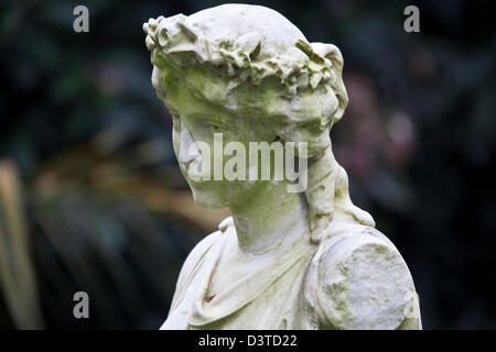 La malinconia statua con un lavoro di naso e la mancanza di un braccio. Foto Stock