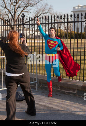 Uomo in costume di Superman Foto stock - Alamy