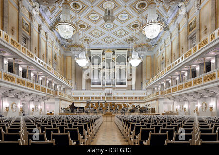 Berlino, Germania, file di sedili sul pavimento al Konzerthaus am Gendarmenmarkt Foto Stock