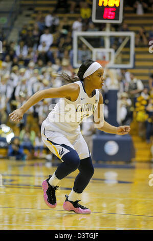 Febbraio 23, 2013 - Berkeley, CA, Stati Uniti d'America - 24 febbraio 2013 durante il NCAA Womens Gioco di basket tra Oregon State University castori vs California Golden Bears,15 G Brittany Boyd di Cal per la difesa a Hass Pavilion Berkeley Calif Foto Stock