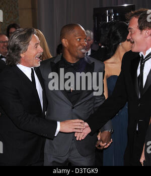 Los Angeles, California, USA. 24 febbraio 2013. (L-R) Don Johnson, Jamie Foxx, e Quentin Tarantino durante gli arrivi per l'ottantacinquesimo Academy Awards. (Immagine di credito: credito: Lisa O'Connor/ZUMAPRESS.com/Alamy Live News) Foto Stock