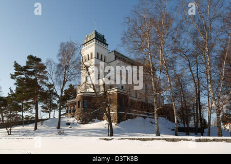 Wihuri Gruppo sede in Kulosaari Helsinki, crogiolarsi in febbraio la luce del sole. Foto Stock