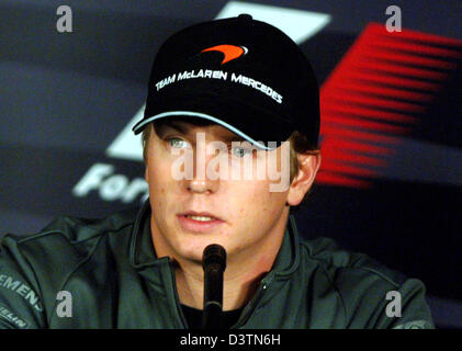 Il finlandese pilota di Formula Uno Kimi Raikkonen della McLaren Mercedes è raffigurato durante la conferenza stampa presso l'autodromo di Interlagos vicino a Sao Paulo, Brasile, giovedì, 19 ottobre 2006. Il Gran Premio del Brasile si svolgerà domenica 22 ottobre. Foto: Ralf Hirschberger Foto Stock